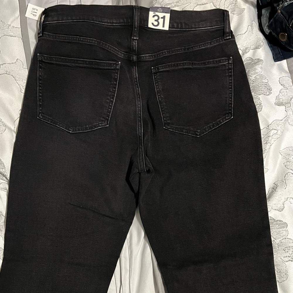 NWT Gap Kick Fit High Rise            Size 31 12reg. Color is washed black